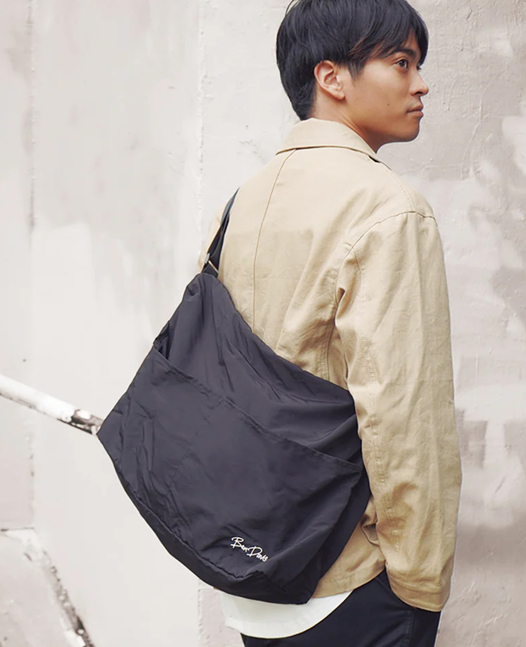 [Valluat] BIG BENNY BAG BLACK [正規品/関税込] Givenchy Wing Logo Leather Shopping Bag, Black | Costco