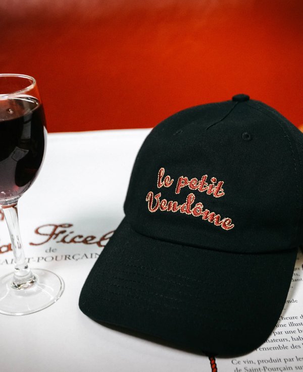 Giftshop Le Petit Vendome The Black Signature Cap